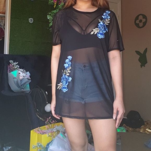 Set: Floral Denim Shorts and Mesh Top - Picture 3 of 4